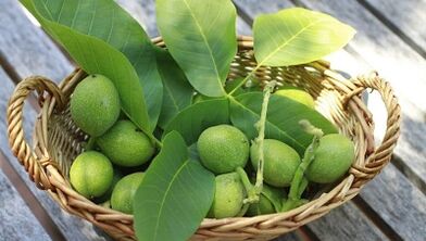 orzechy włoskie, aby usunąć brodawczaki